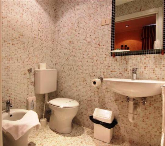 Hotel Villa Adele チェッレ・リーグレ エクステリア 写真